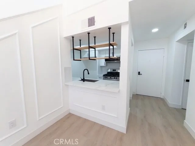 12601 Van Nuys 209