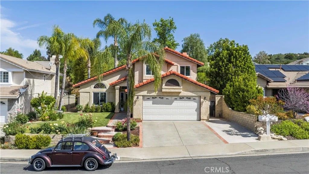Photo of 25541 Pembrook Place, Saugus, CA 91350 (MLS # SR26085632)