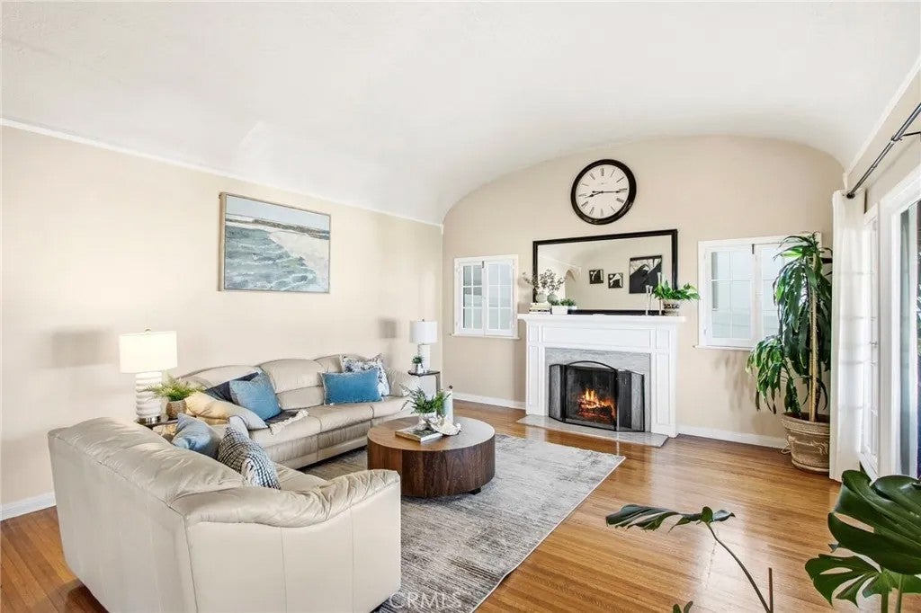 1225 S Leland