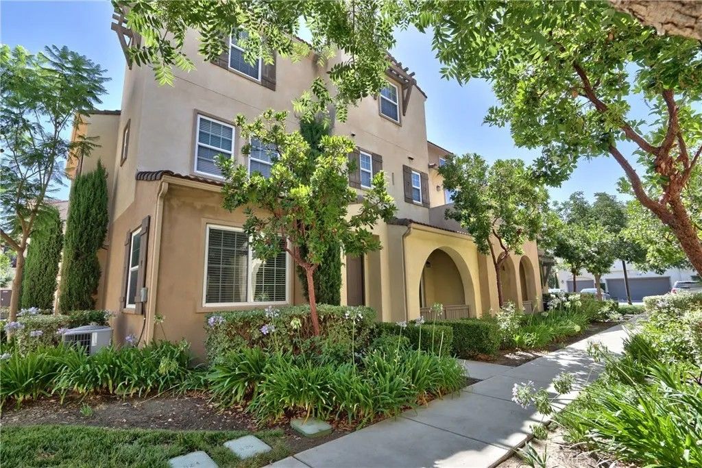 Photo of 44939 Bellflower Ln #118, Temecula, CA 92592 (MLS # PW26022866)