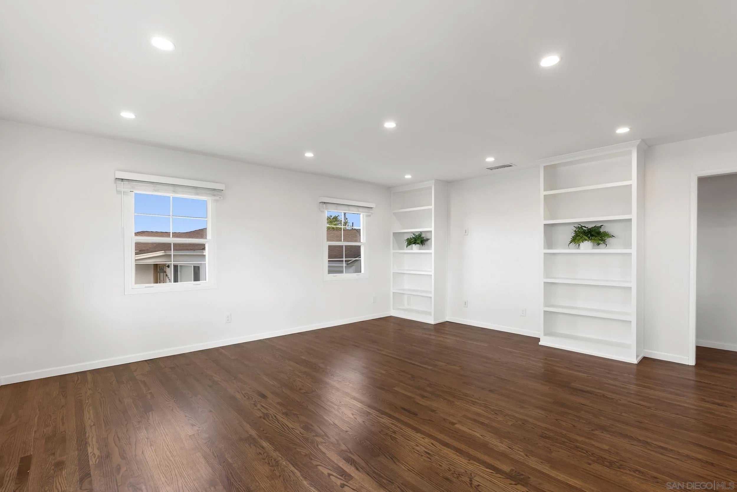 4325 Long Branch
