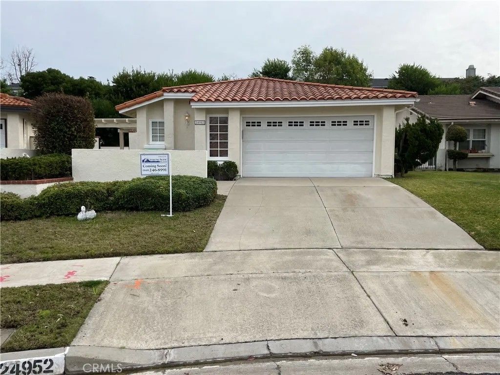 Photo of 24952 Sunset Place, Laguna Hills, CA 92653 (MLS # OC26017795)