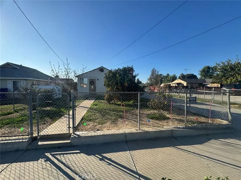 Photo of 5816 Warren St, Riverside, CA 92503 (MLS # PW25275872)