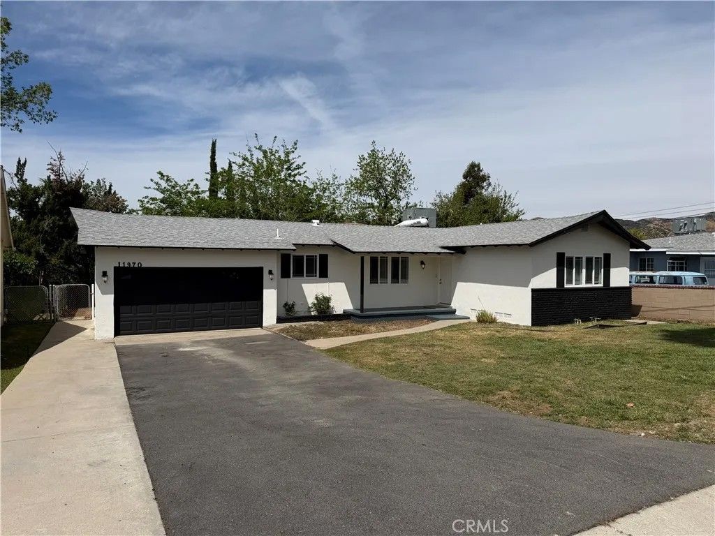Photo of 11970 2nd St, Yucaipa, CA 92399 (MLS # IV26080761)
