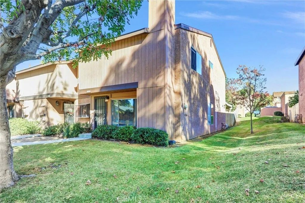 Photo of 122 Tamarisk St, Redlands, CA 92373 (MLS # NP25279195)