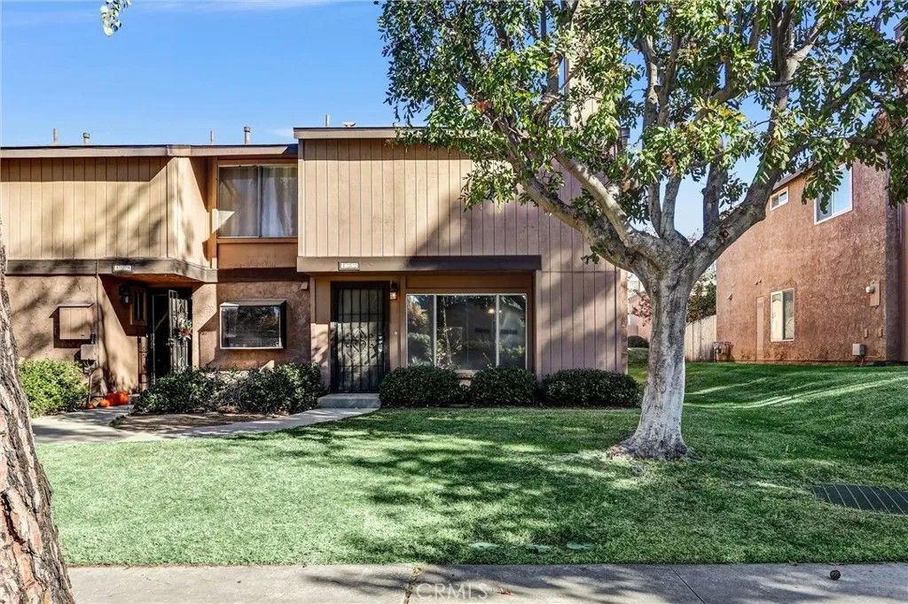 Photo of 122 Tamarisk St, Redlands, CA 92373 (MLS # NP25279195)