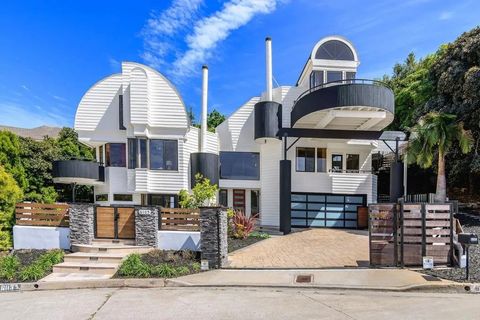 6105 Avenida Chamnez La Jolla CA 92037