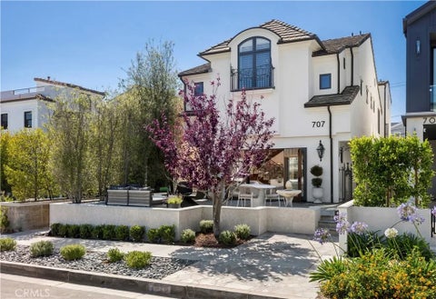 Photo of 707 Larkspur Avenue, Corona Del Mar, CA 92625 (MLS # NP26120041)