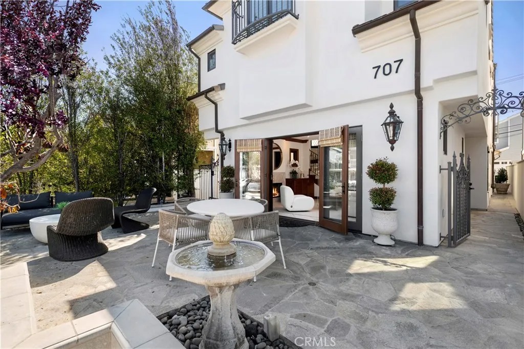 707 Larkspur Avenue