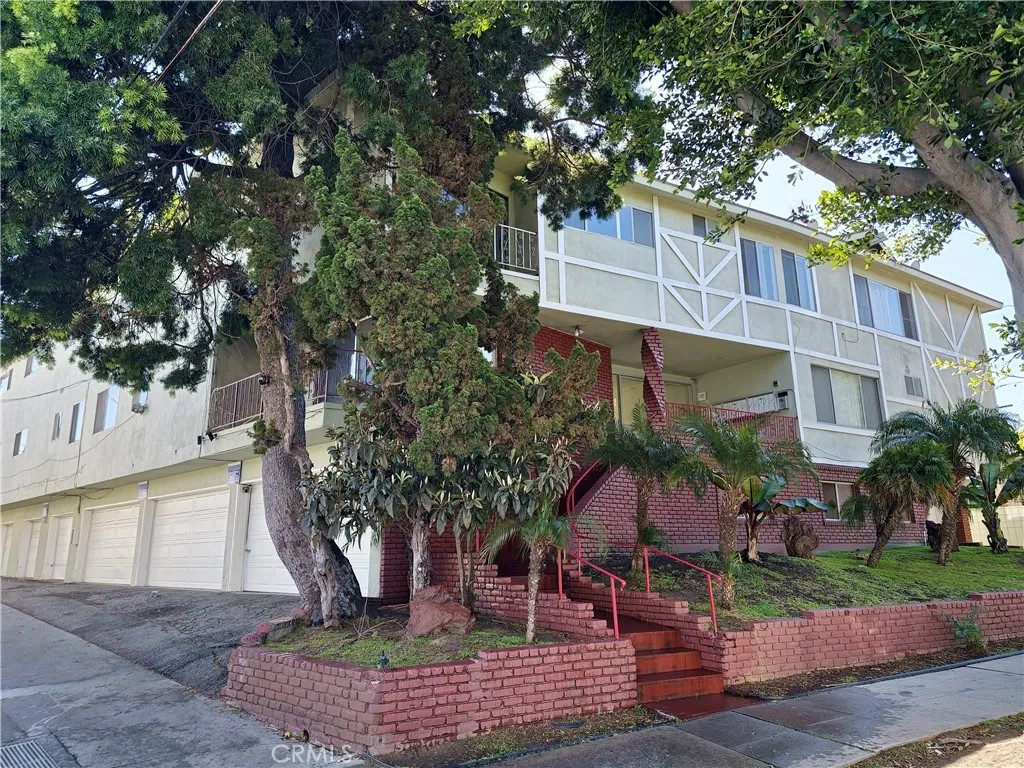 404 E Hyde Park Boulevard