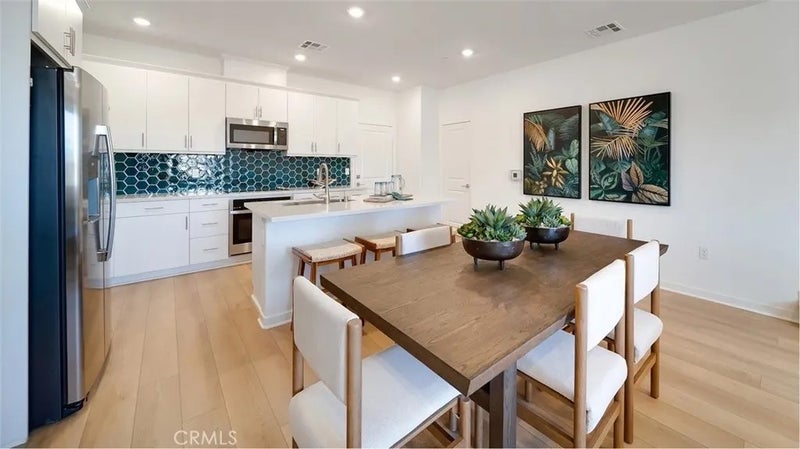 3158 Homestead Paseo