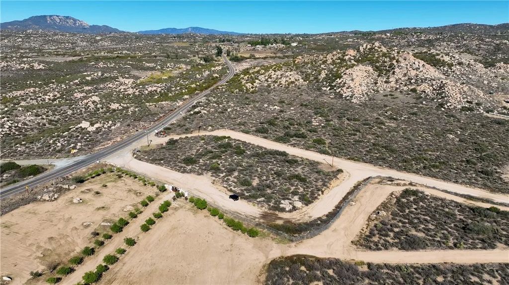 Photo of 36 Dry Ranch, Aguanga, CA 92536 (MLS # SW25243687)