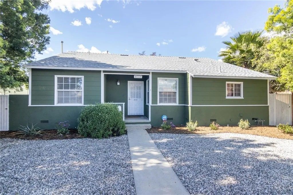 Photo of 8009 Aldea Ave, Lake Balboa, CA 91406 (MLS # SR26037576)