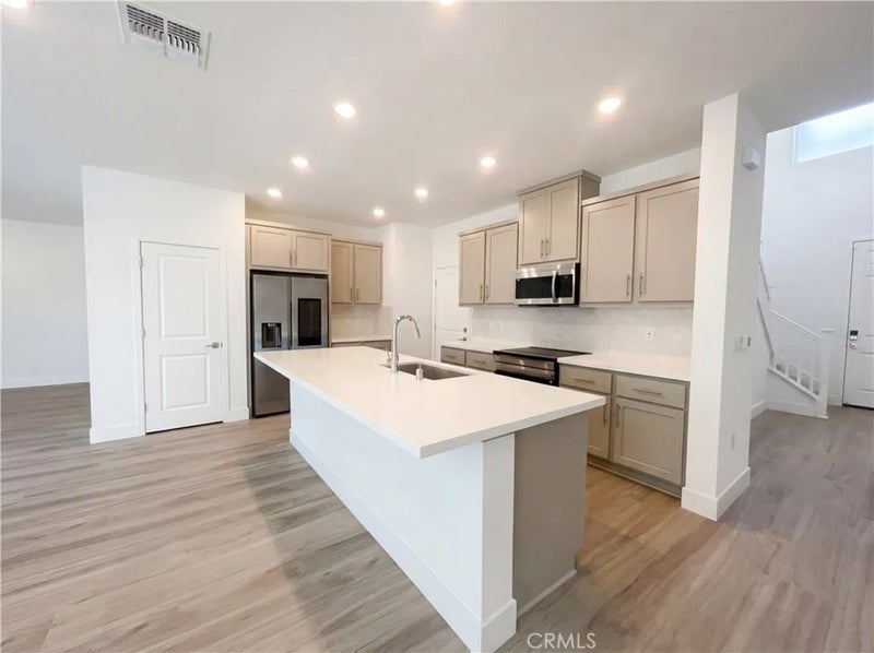 374 N Palm Springs