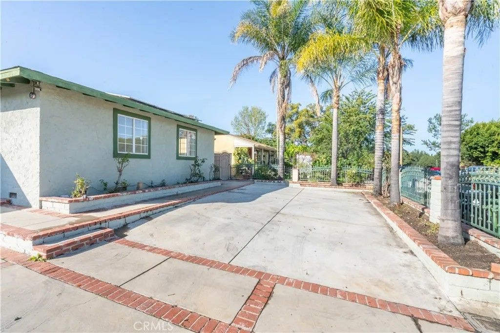 Photo of 8855 Tyrone, Panorama City, CA 91402 (MLS # SR26021670)