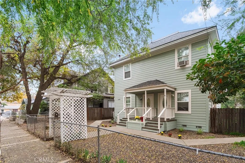 1636 Pine