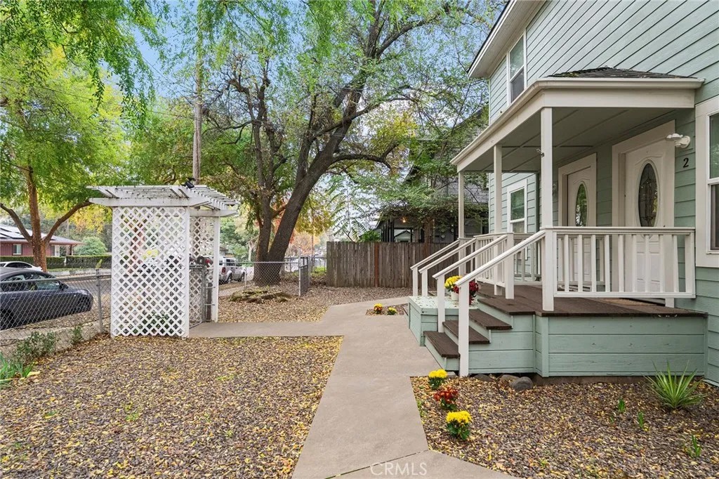 1636 Pine