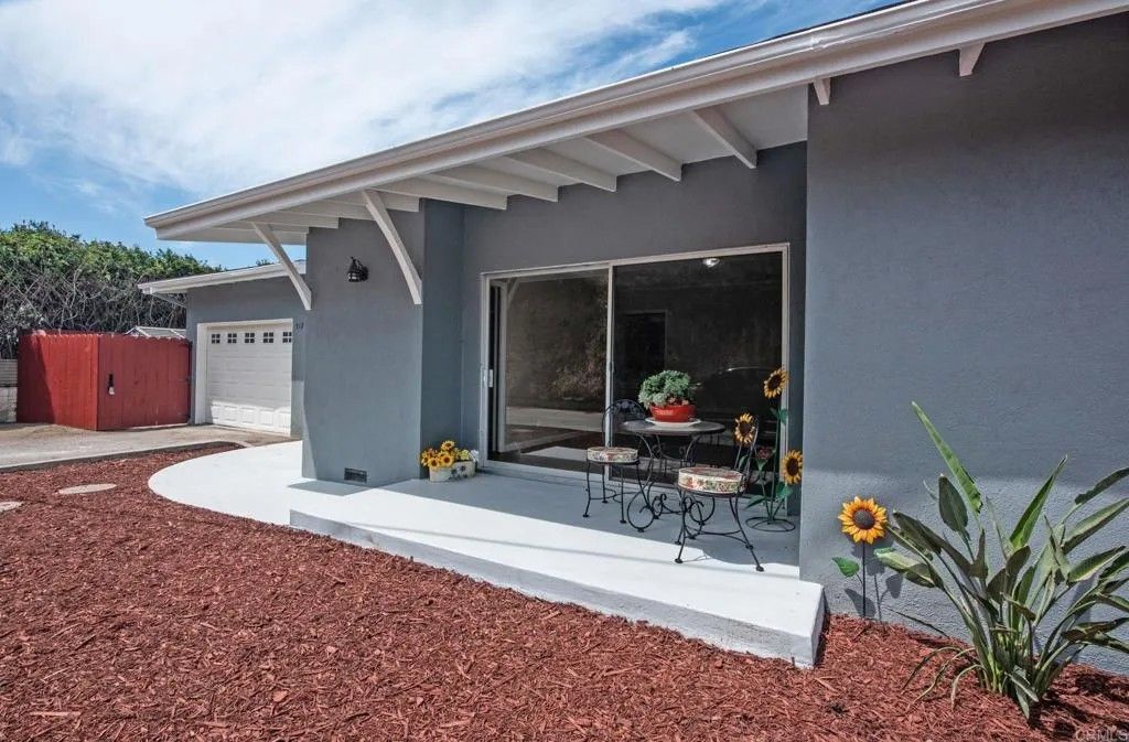 Photo of 512 Beaumont Dr, Vista, CA 92084 (MLS # NDP2603980)
