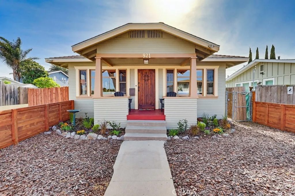 Photo of 921 W 24th St, San Pedro, CA 90731 (MLS # SB26014901)