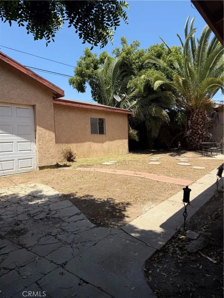 1539 W 104th