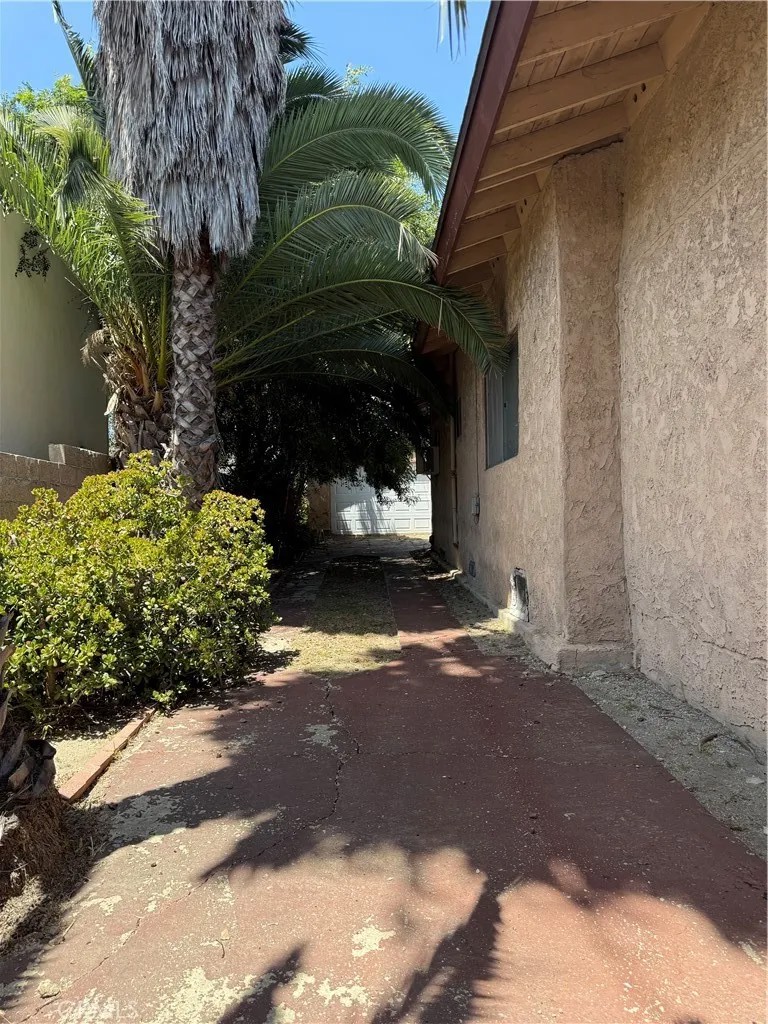 1539 W 104th