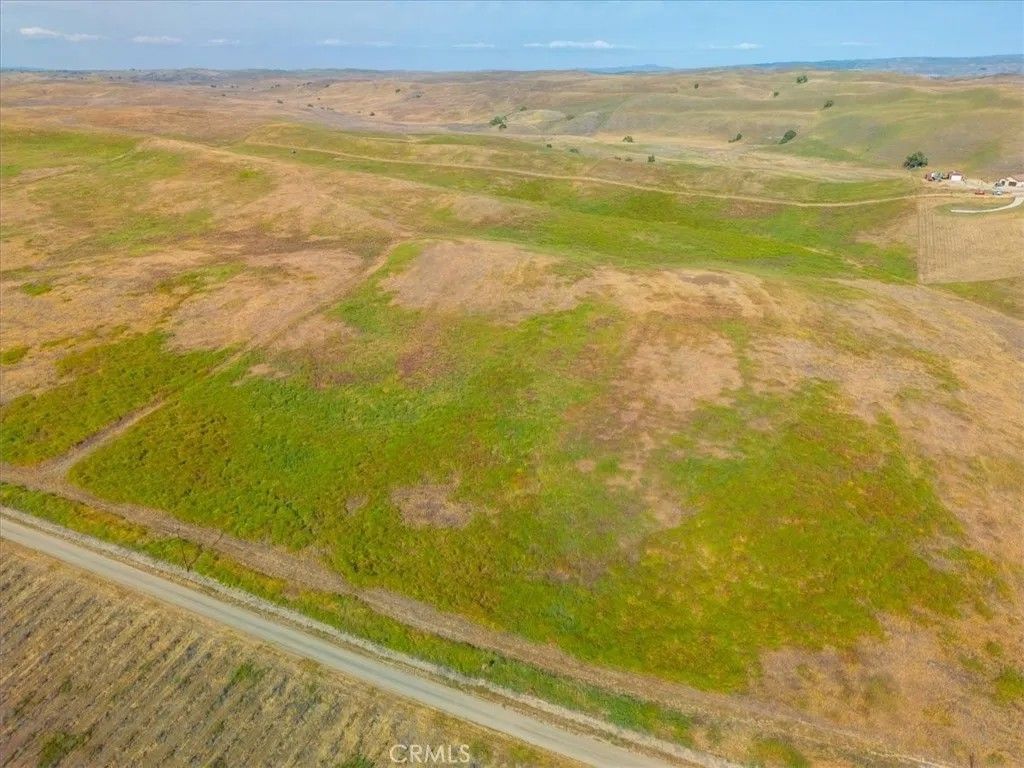 Photo of 3730 Gruenhagen Flat, Paso Robles, CA 93446 (MLS # SC26080960)