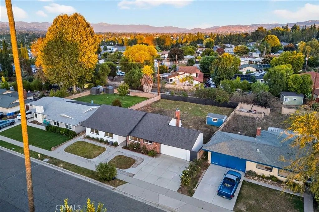 Photo of 1182 El Monte Dr, Simi Valley, CA 93065 (MLS # PW26000166)