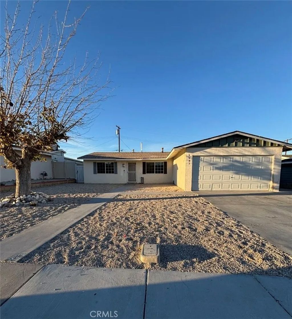 Photo of 1537 Sunset St, Barstow, CA 92311 (MLS # CV26046109)