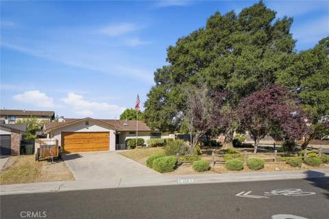 Photo of 834 Nicklaus St, Paso Robles, CA 93446 (MLS # NS26142314)