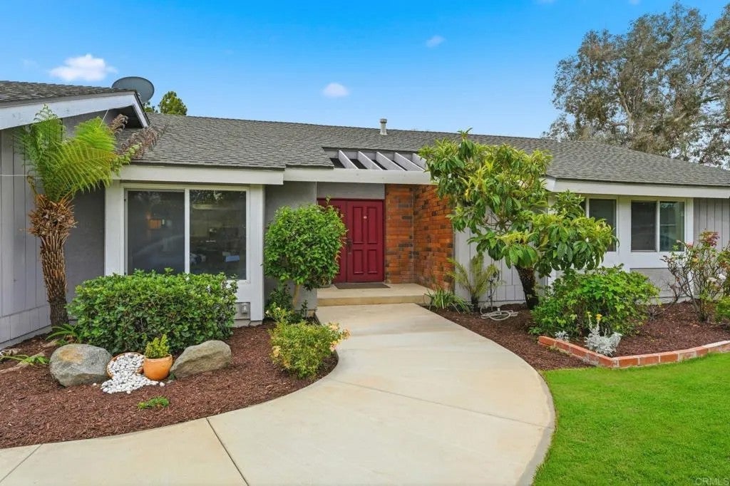 Photo of 745 Black Hawk Circle, Vista, CA 92081 (MLS # NDP2606260)
