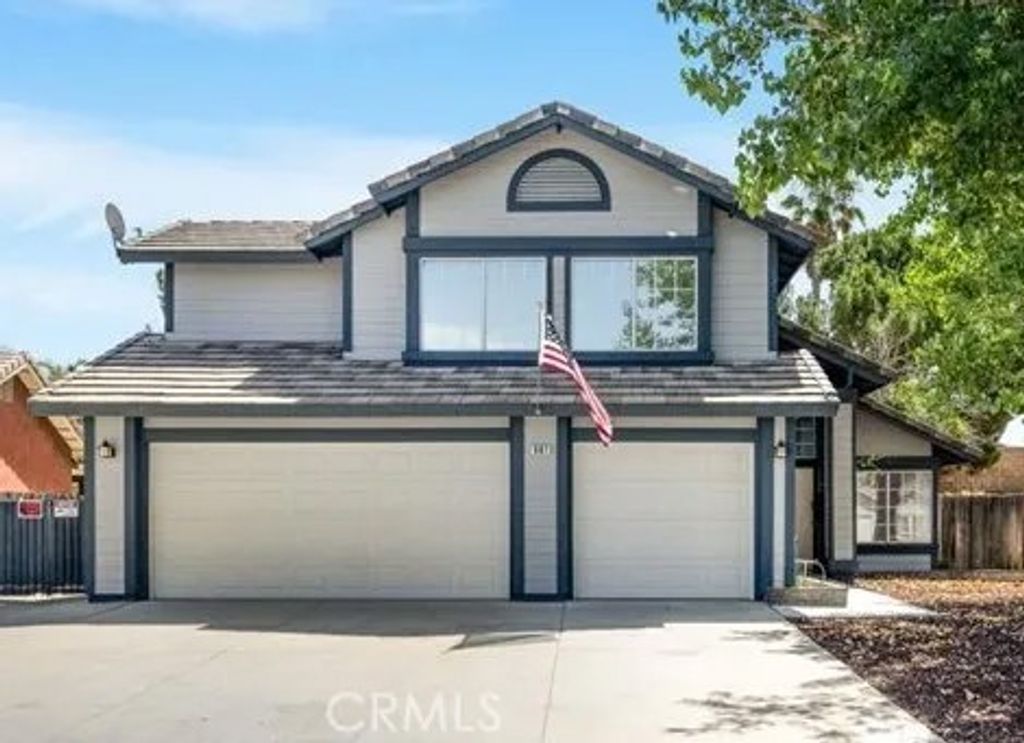 Photo of 881 Sussex Rd, San Jacinto, CA 92583 (MLS # SW25169302)