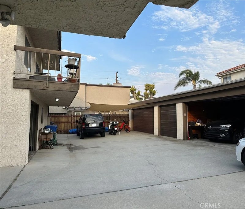 2220 Huntington Lane