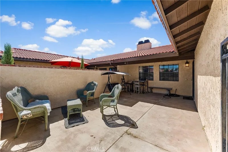1152 E Avenue J12