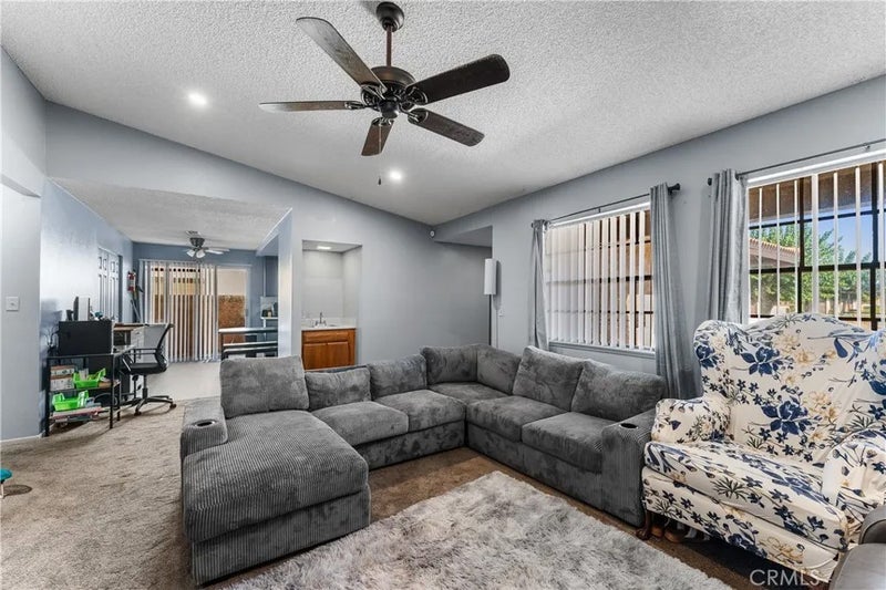 1152 E Avenue J12