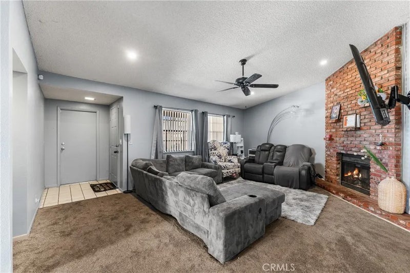 1152 E Avenue J12