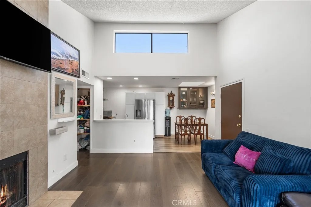 9600 Van Nuys 220