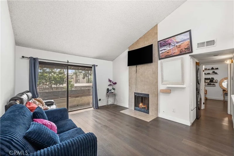 9600 Van Nuys 220