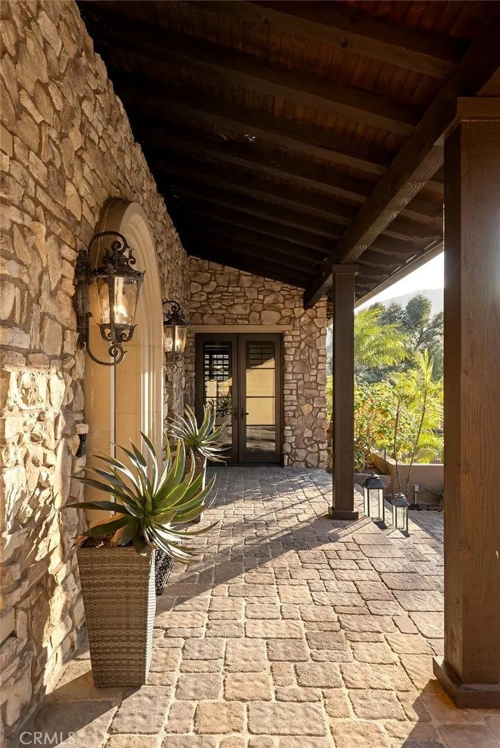 3002 Eminencia Del Sur