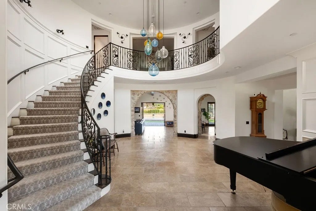 3002 Eminencia Del Sur