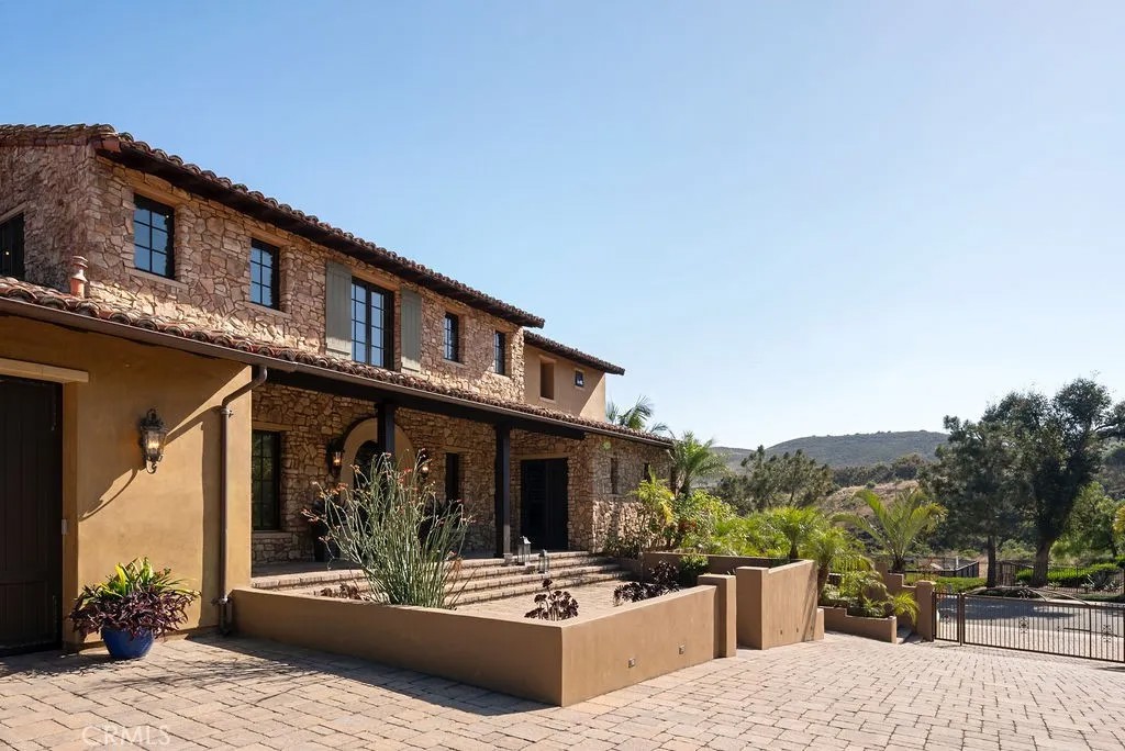 3002 Eminencia Del Sur