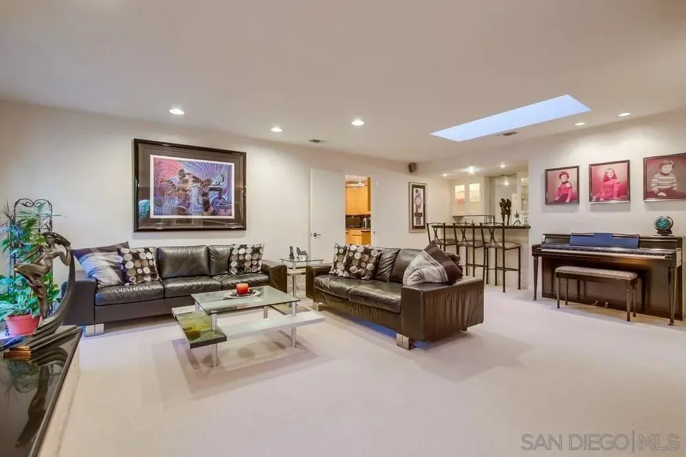 Poway, California 92064, United States, 5 Bedrooms Bedrooms, ,5 BathroomsBathrooms,Residential,Active,134200