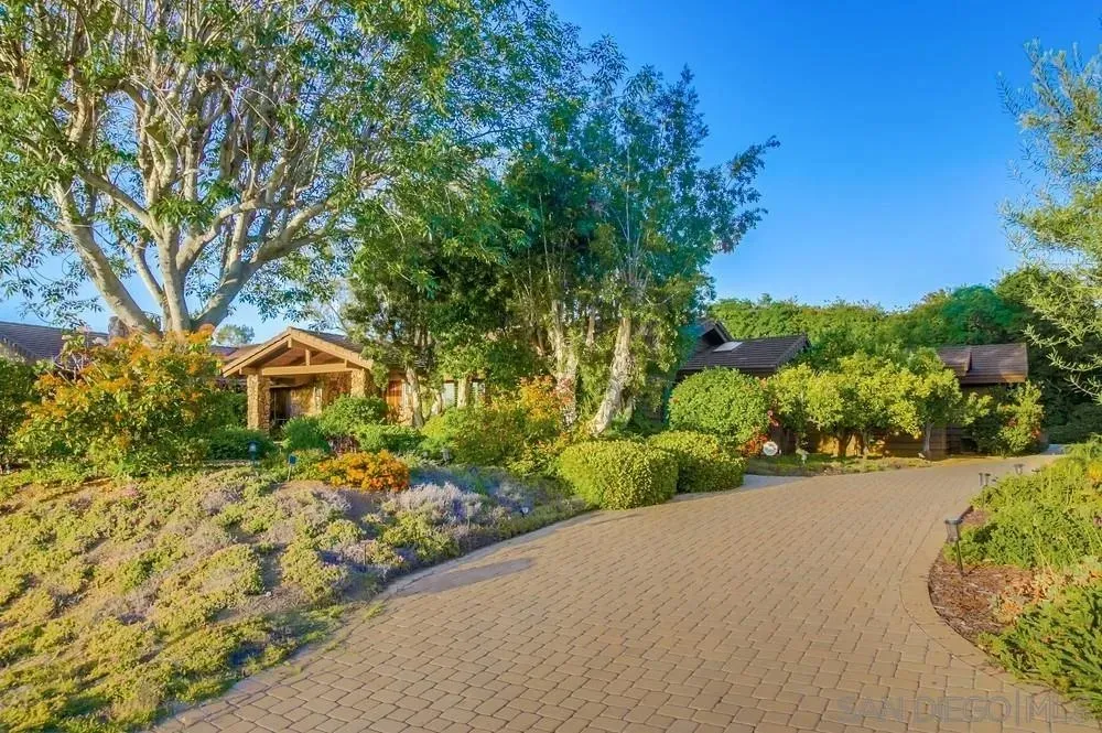 Poway, California 92064, United States, 5 Bedrooms Bedrooms, ,5 BathroomsBathrooms,Residential,Active,134200