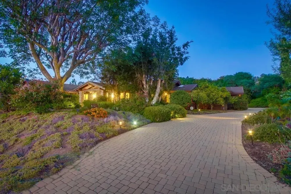 Poway, California 92064, United States, 5 Bedrooms Bedrooms, ,5 BathroomsBathrooms,Residential,Active,134200