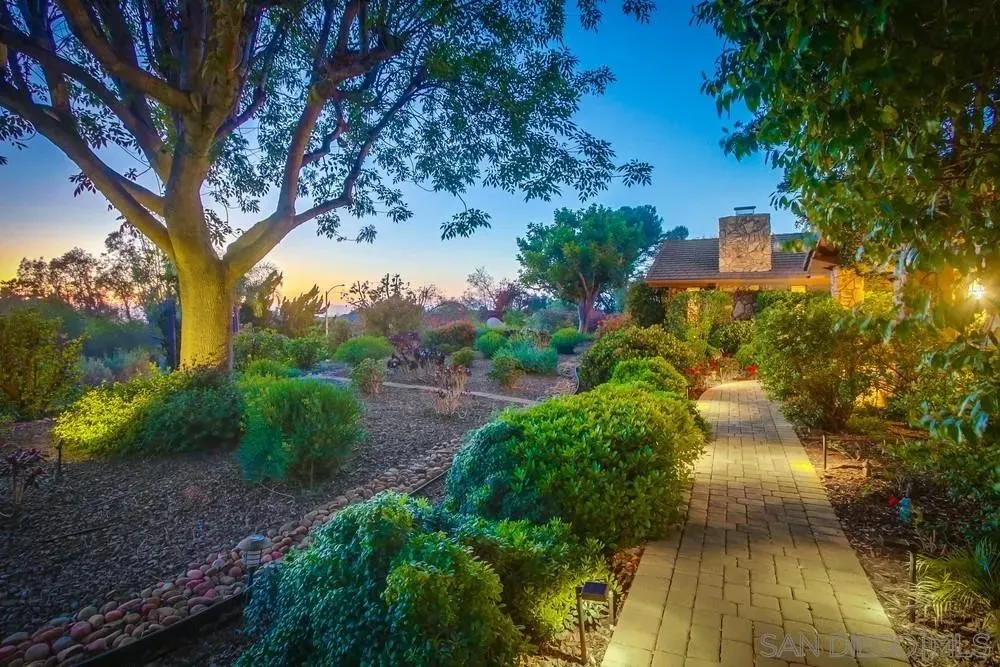 Poway, California 92064, United States, 5 Bedrooms Bedrooms, ,5 BathroomsBathrooms,Residential,Active,134200