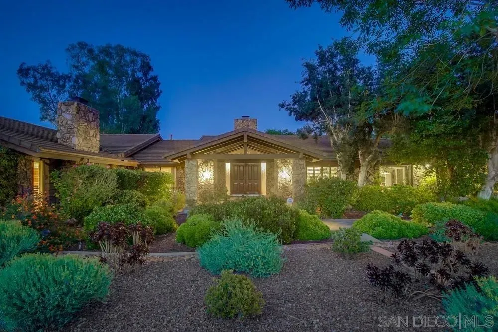 Poway, California 92064, United States, 5 Bedrooms Bedrooms, ,5 BathroomsBathrooms,Residential,Active,134200