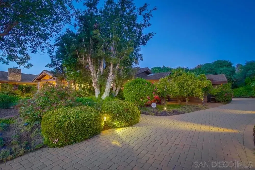 Poway, California 92064, United States, 5 Bedrooms Bedrooms, ,5 BathroomsBathrooms,Residential,Active,134200