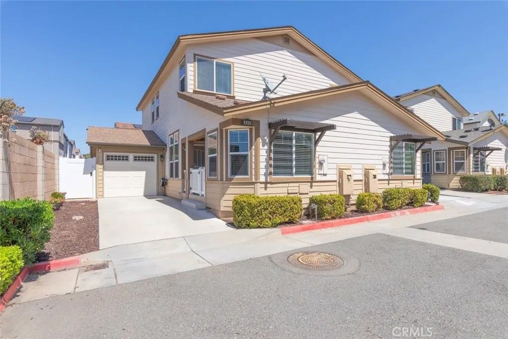 Photo of 331 Brotherton Gln, Escondido, CA 92025 (MLS # SW26078332)