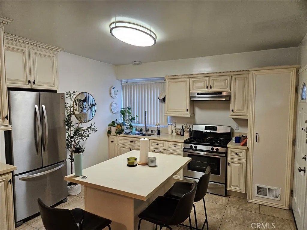 Photo of 3810 W Heffron Drive #B, Burbank, CA 91505 (MLS # OC26016779)