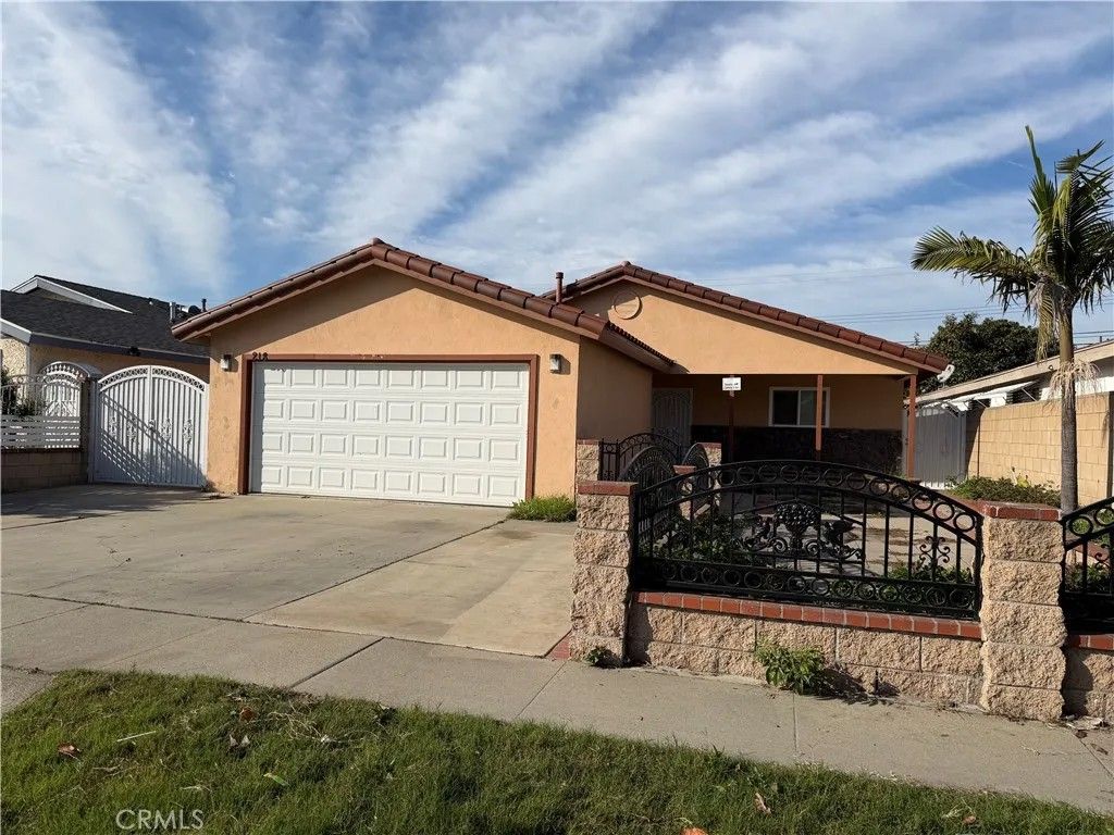 Photo of 218 N Cooper St, Santa Ana, CA 92703 (MLS # PW25271103)