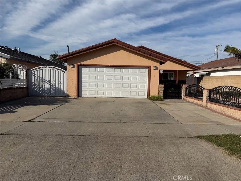Photo of 218 N Cooper St, Santa Ana, CA 92703 (MLS # PW25271103)